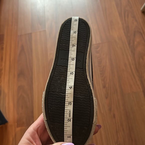 Unisex Airwalk Black and White Canvas Sneakers Timeless Design - Picture 11 of 12